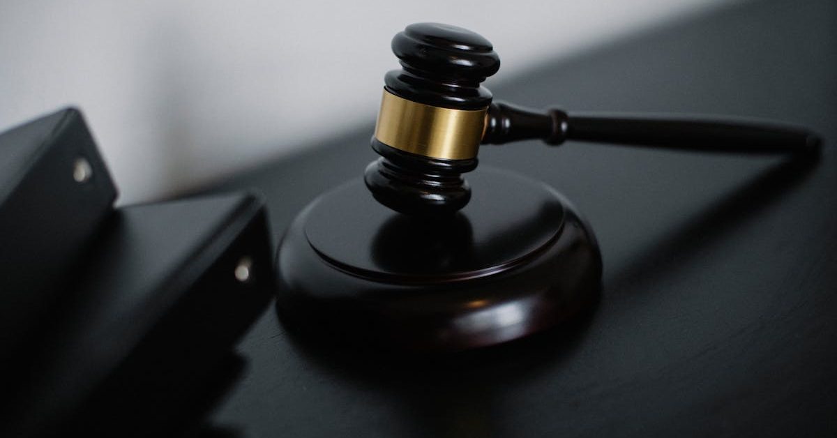 California courthouse - SB 437 false alarm mandate for GPS ankle bracelet monitoring