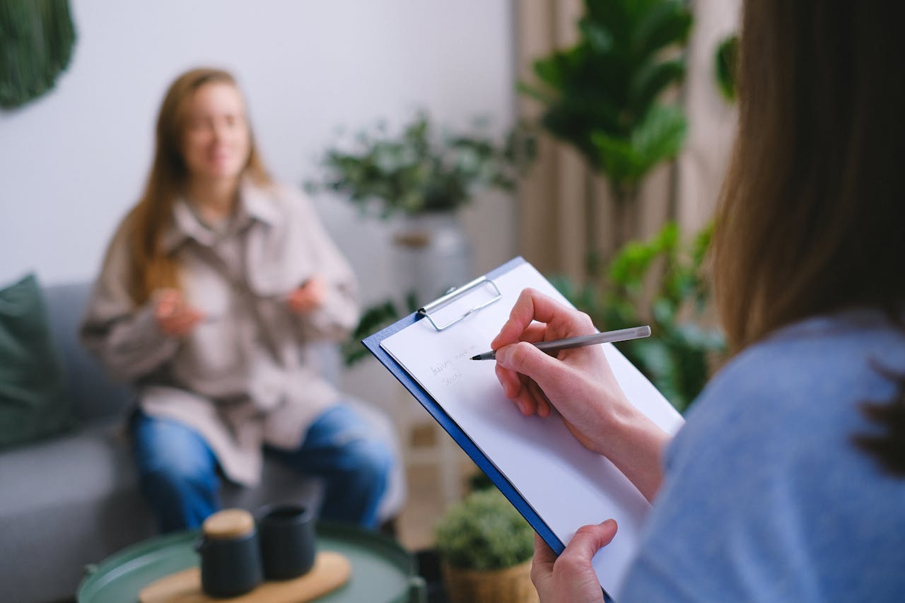 Behavioral health counseling session for justice-involved individual during community supervision